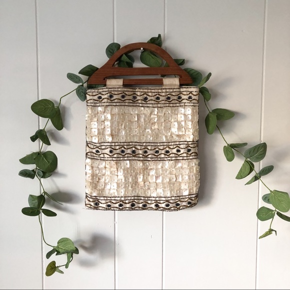 Vintage Handbags - Shell Detailed Handbag w/ Wood Handles